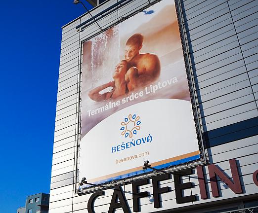 Reklamný banner napnutý v oceľovom ráme - Bešeňová