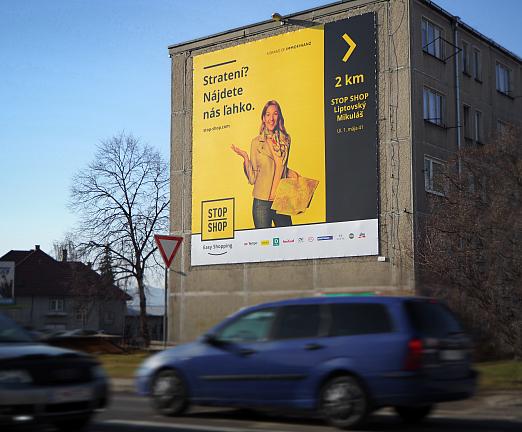 StopShop - Banner na fasáde budovy napnutý v lankovom ráme