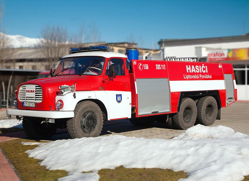 Označenie hasičského vozidla reflexnými nápismi